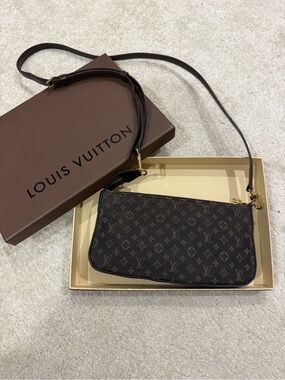 Louis Vuitton Pochette Crossbody